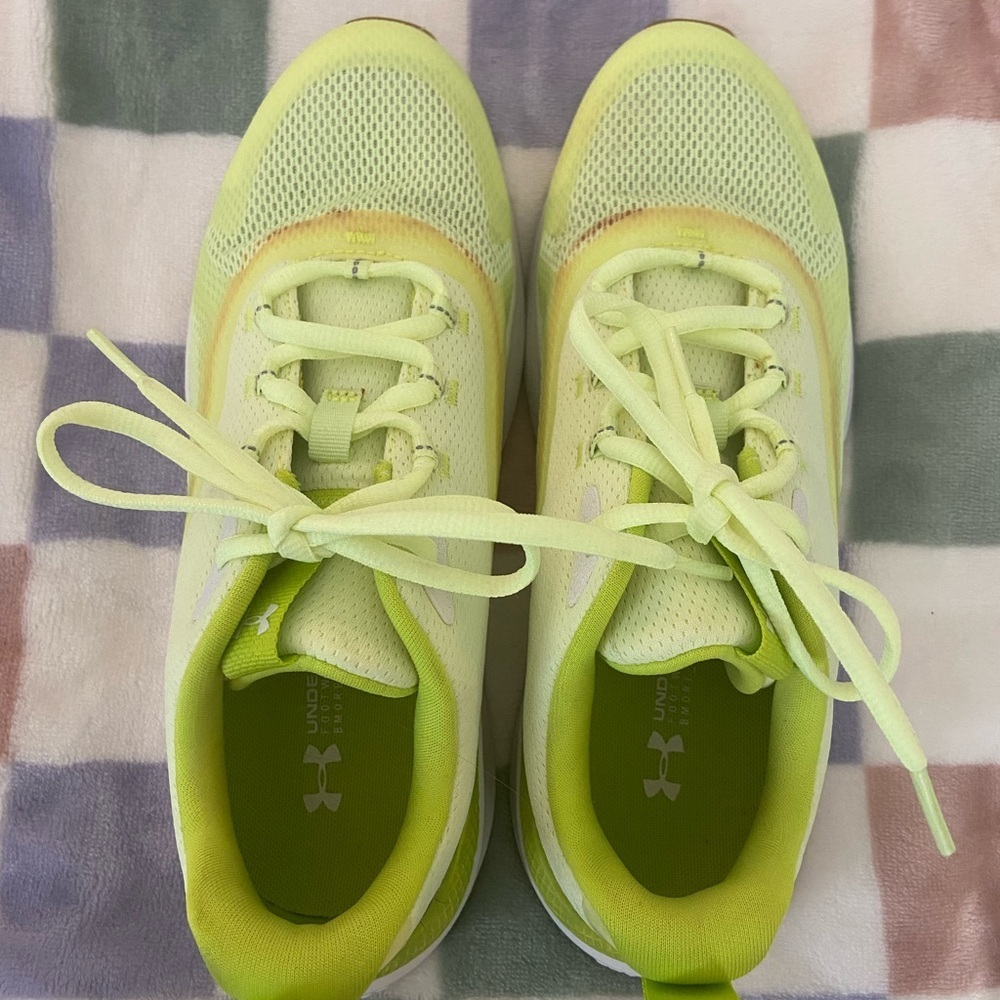 UNDER ARMOUR CHARGED RC YELLOW SNEAKERS SIZE 7 - Picture 2 of 7